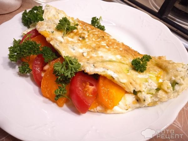 Рецепт: Омлет с кабачком и томатами - и сыром