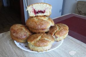 Рецепт: Кекс с начинкой из клюквенного желе — Простые и очень вкусные.