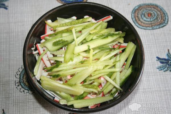 Рецепт: Салат из капусты и крабовых палочек - легкий летний вариант