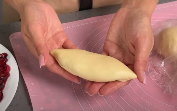 Слишком вкусно! Готовлю пирожки только так: тесто мягче облака и обалденная начинка