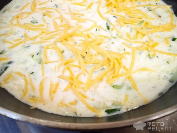 Рецепт: Омлет с кабачком и томатами - и сыром