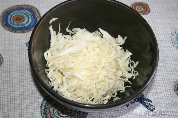 Рецепт: Салат из капусты и крабовых палочек - легкий летний вариант