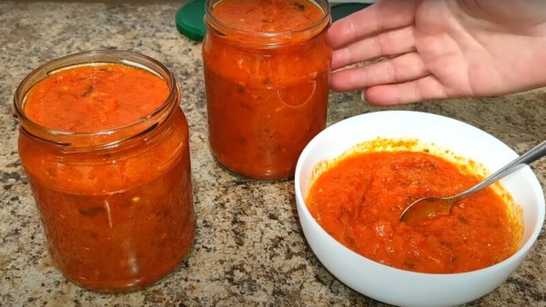 Аджика, которую едят ложками: секрет в неожиданном компоненте. На второй день становится ещё вкуснее!