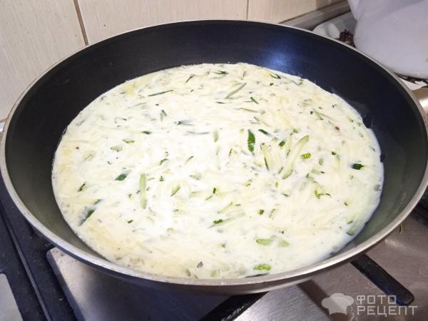 Рецепт: Омлет с кабачком и томатами - и сыром