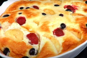 Нежнее не придумаешь. Вкусные сырники в сметанной заливке на завтрак: полезный десерт с творогом