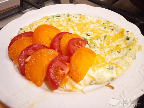 Рецепт: Омлет с кабачком и томатами - и сыром