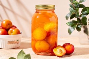Компот из слив с косточками на зиму