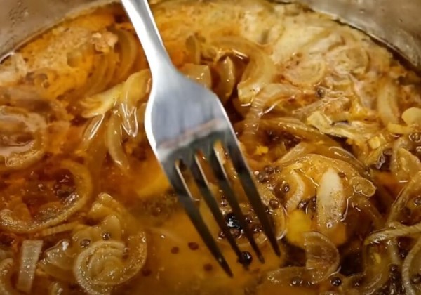 Нежная скумбрия в ароматном маринаде. Рецепт, за которым выстраиваются в очередь!