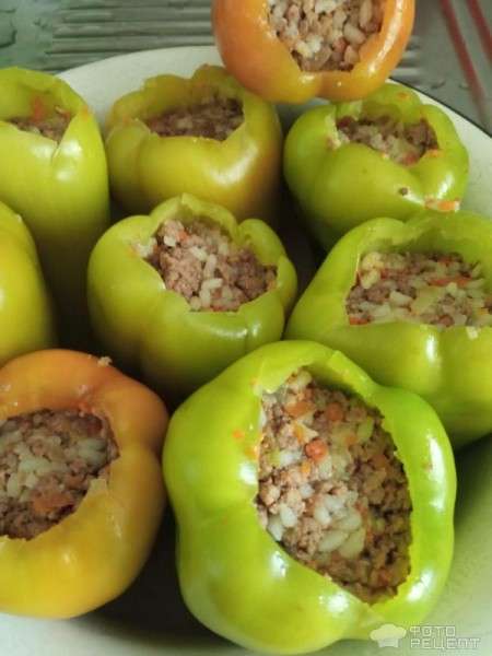 Рецепт: Перец болгарский фаршированный - С мясом и овощами