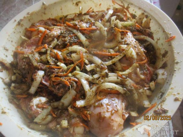Рецепт: Курица тушеная в сливовом соусе и "русским" песто - в мультиварке-скороварке