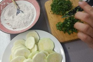 Рецепт: Кабачки жареные, закусочные — С чесноком, классические