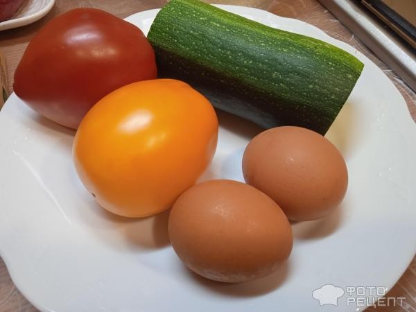 Рецепт: Омлет с кабачком и томатами - и сыром