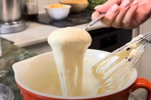 Всего 1 яйцо — и ваши оладьи станут пышными, как в детстве! Проверенный рецепт на кефире