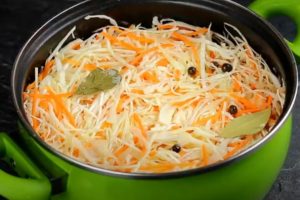 Вкусная квашеная капуста без долгого ожидания. Хрустящий рецепт: 3 дня и готово