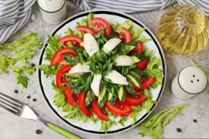 Салат с вареными яйцами
